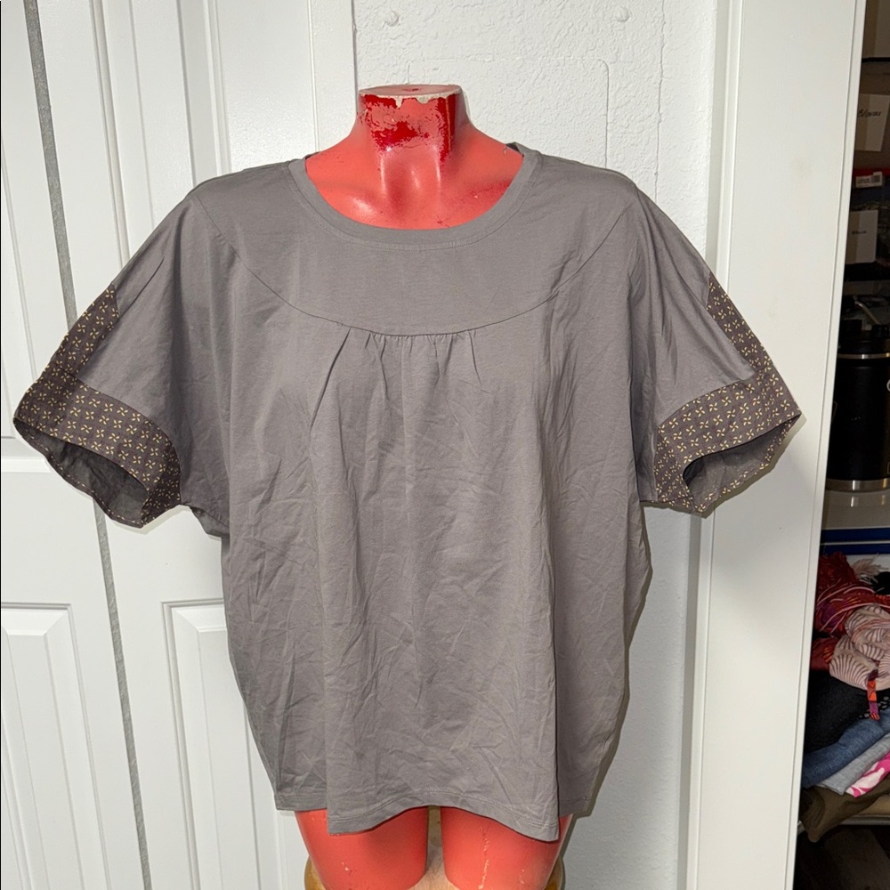 NWT Easel Top shirt blouse